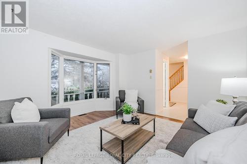 517 Kortright Road W, Guelph (Hanlon Creek), ON - Indoor Photo Showing Living Room