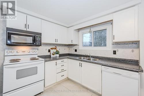 517 Kortright Road W, Guelph (Hanlon Creek), ON - Indoor Photo Showing Kitchen With Double Sink