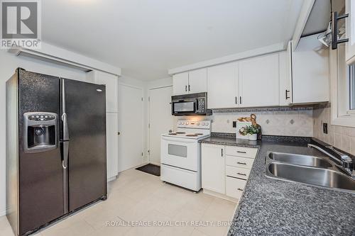 517 Kortright Road W, Guelph (Hanlon Creek), ON - Indoor Photo Showing Kitchen With Double Sink