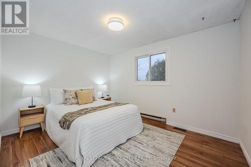 517 Kortright Road W, Guelph (Hanlon Creek), ON - Indoor Photo Showing Bedroom