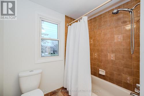 517 Kortright Road W, Guelph (Hanlon Creek), ON - Indoor Photo Showing Bathroom