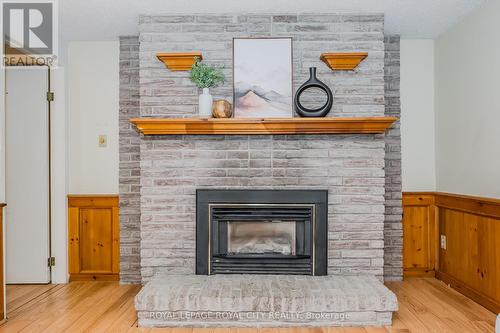 517 Kortright Road W, Guelph (Hanlon Creek), ON - Indoor Photo Showing Living Room With Fireplace