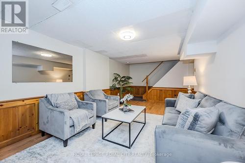 517 Kortright Road W, Guelph (Hanlon Creek), ON - Indoor Photo Showing Living Room