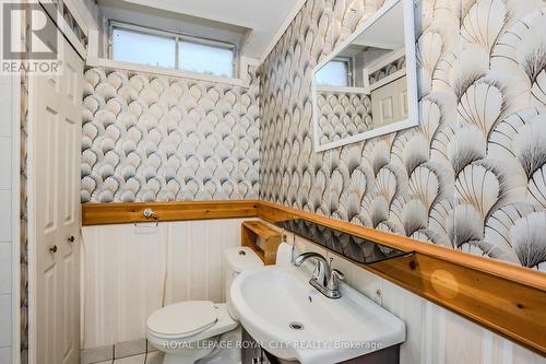 517 Kortright Road W, Guelph (Hanlon Creek), ON - Indoor Photo Showing Bathroom