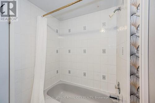 517 Kortright Road W, Guelph (Hanlon Creek), ON - Indoor Photo Showing Bathroom