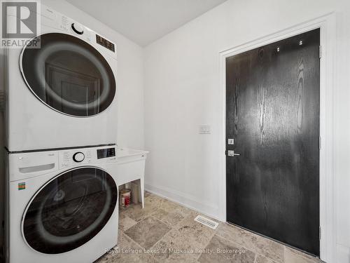 24 Keyzer Drive, Oro-Medonte (Warminister), ON - Indoor Photo Showing Laundry Room