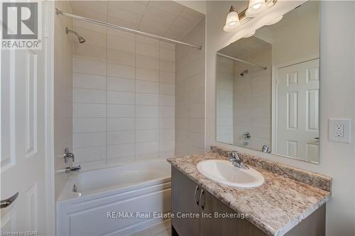 154 Attwater Drive, Cambridge, ON - Indoor Photo Showing Bathroom