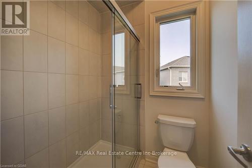 154 Attwater Drive, Cambridge, ON - Indoor Photo Showing Bathroom