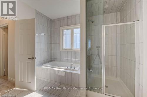 154 Attwater Drive, Cambridge, ON - Indoor Photo Showing Bathroom