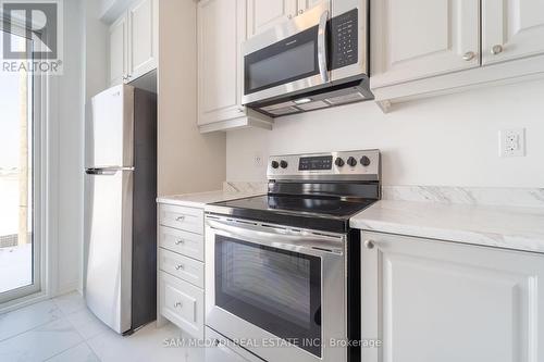 471 Gordon Krantz Avenue, Milton, ON - Indoor Photo Showing Kitchen