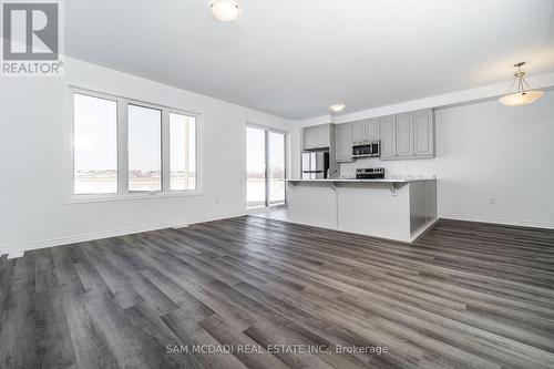 471 Gordon Krantz Avenue, Milton, ON - Indoor Photo Showing Kitchen