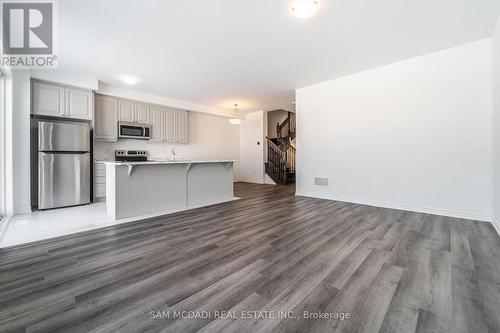 471 Gordon Krantz Avenue, Milton, ON - Indoor Photo Showing Kitchen