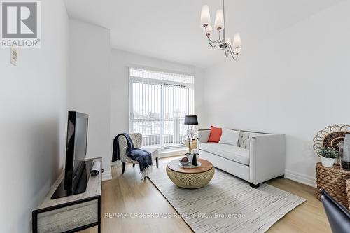 211 - 777 Steeles Avenue W, Toronto, ON - Indoor Photo Showing Living Room