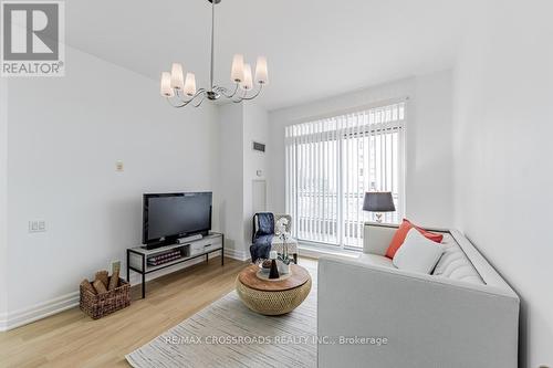 211 - 777 Steeles Avenue W, Toronto, ON - Indoor Photo Showing Living Room