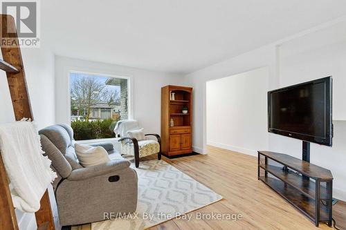 12 Hudson Crescent, Bradford West Gwillimbury (Bradford), ON - Indoor Photo Showing Living Room