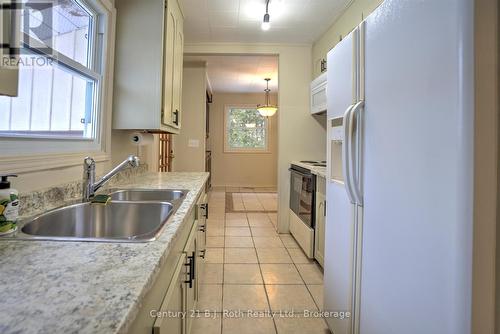 499 Margaret Street, Tay (Port Mcnicoll), ON - Indoor Photo Showing Kitchen With Double Sink