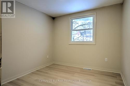 499 Margaret Street, Tay (Port Mcnicoll), ON - Indoor Photo Showing Other Room