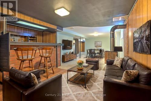 499 Margaret Street, Tay (Port Mcnicoll), ON - Indoor Photo Showing Living Room With Fireplace