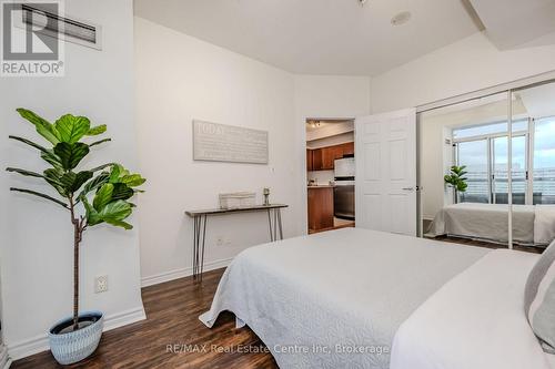 1510 - 3504 Hurontario Street, Mississauga (Hurontario), ON - Indoor Photo Showing Bedroom