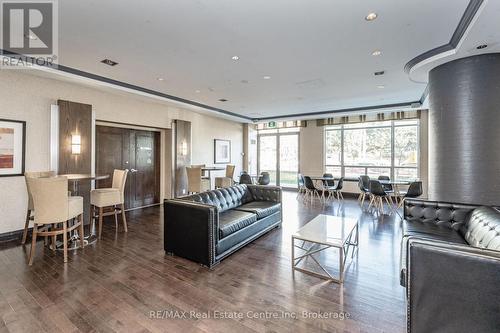 1510 - 3504 Hurontario Street, Mississauga (Hurontario), ON - Indoor Photo Showing Living Room