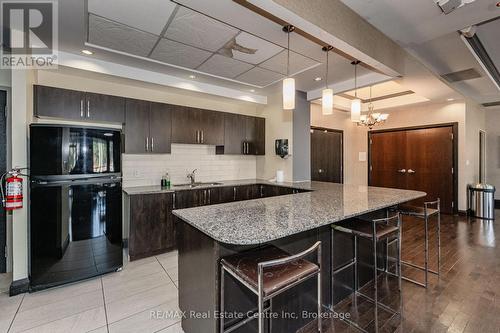 1510 - 3504 Hurontario Street, Mississauga (Hurontario), ON - Indoor Photo Showing Kitchen With Upgraded Kitchen