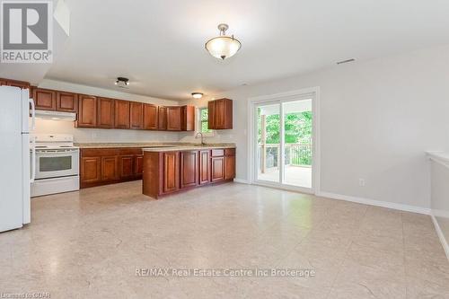 353 Wellington Street E, Wellington North (Mount Forest), ON - Indoor Photo Showing Kitchen