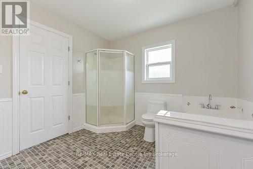 353 Wellington Street E, Wellington North (Mount Forest), ON - Indoor Photo Showing Bathroom