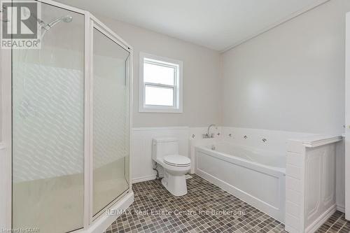 353 Wellington Street E, Wellington North (Mount Forest), ON - Indoor Photo Showing Bathroom