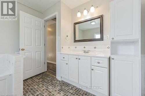 353 Wellington Street E, Wellington North (Mount Forest), ON - Indoor Photo Showing Bathroom