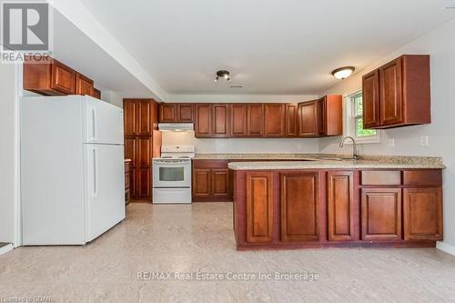 353 Wellington Street E, Wellington North (Mount Forest), ON - Indoor Photo Showing Kitchen