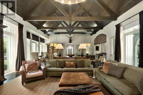 114 Hemlock Court, Blue Mountains, ON - Indoor Photo Showing Living Room