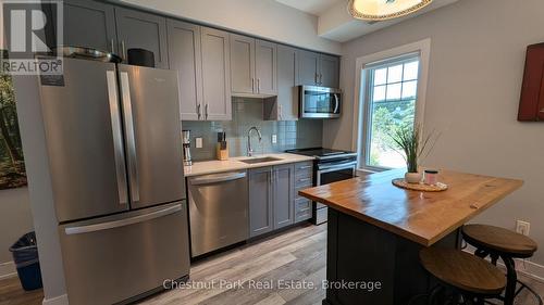 316 - 25 Pen Lake Point Road, Huntsville (Chaffey), ON - Indoor Photo Showing Kitchen