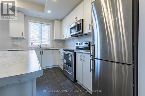 5 - 290 Barton Street W, Hamilton, ON - Indoor Photo Showing Kitchen