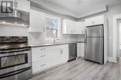 35 Mckeough Avenue, Chatham, ON - Indoor Photo Showing Kitchen