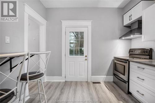 35 Mckeough Avenue, Chatham, ON - Indoor Photo Showing Kitchen