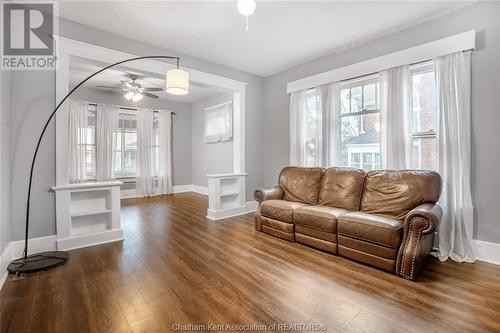 35 Mckeough Avenue, Chatham, ON - Indoor Photo Showing Living Room