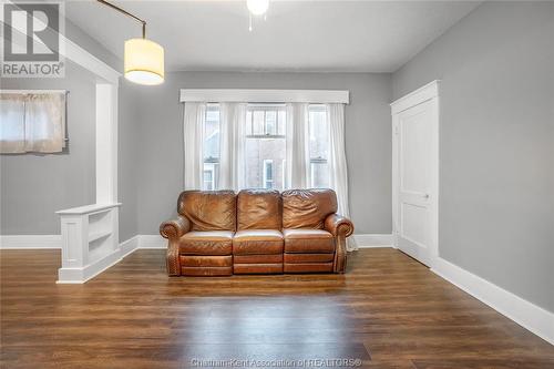 35 Mckeough Avenue, Chatham, ON - Indoor Photo Showing Living Room