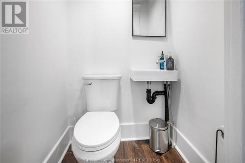 35 Mckeough Avenue, Chatham, ON - Indoor Photo Showing Bathroom