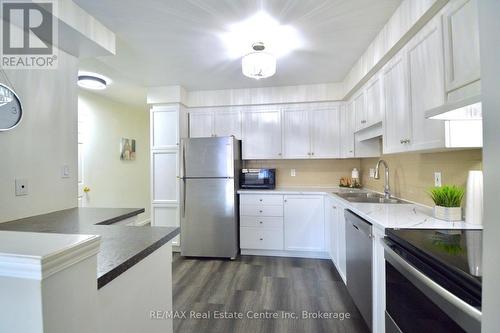 76 - 30 Imperial Road S, Guelph (Willow West/Sugarbush/West Acres), ON - Indoor Photo Showing Kitchen With Double Sink