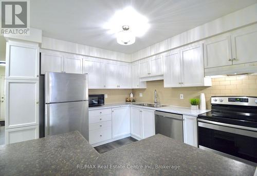 76 - 30 Imperial Road S, Guelph (Willow West/Sugarbush/West Acres), ON - Indoor Photo Showing Kitchen