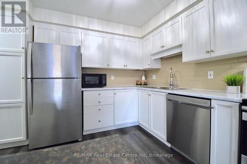 76 - 30 Imperial Road S, Guelph (Willow West/Sugarbush/West Acres), ON - Indoor Photo Showing Kitchen