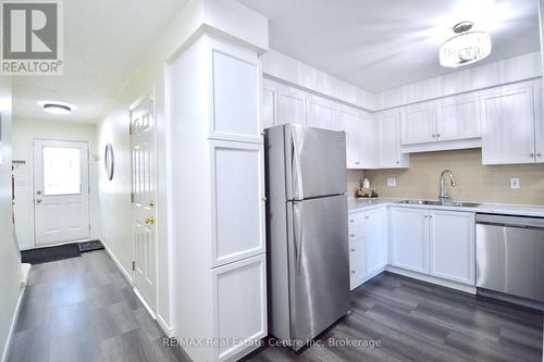 76 - 30 Imperial Road S, Guelph (Willow West/Sugarbush/West Acres), ON - Indoor Photo Showing Kitchen With Double Sink With Upgraded Kitchen