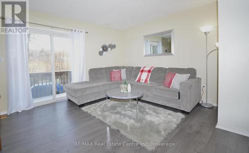 76 - 30 Imperial Road S, Guelph (Willow West/Sugarbush/West Acres), ON - Indoor Photo Showing Living Room