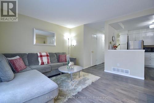 76 - 30 Imperial Road S, Guelph (Willow West/Sugarbush/West Acres), ON - Indoor Photo Showing Living Room