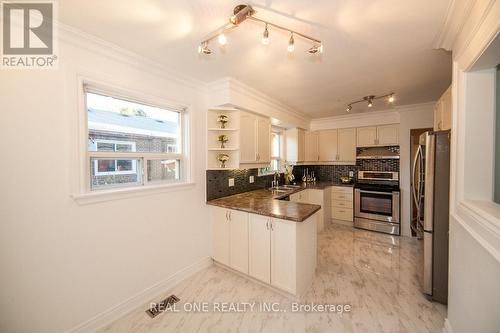 375 Neal Drive, Richmond Hill, ON - Indoor Photo Showing Kitchen With Stainless Steel Kitchen