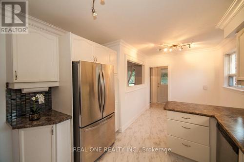 375 Neal Drive, Richmond Hill, ON - Indoor Photo Showing Kitchen