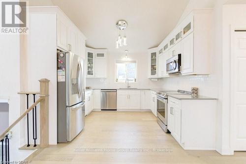 8 Hayward Crescent, Guelph (Clairfields), ON - Indoor Photo Showing Kitchen With Upgraded Kitchen