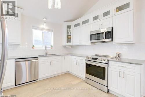 8 Hayward Crescent, Guelph (Clairfields), ON - Indoor Photo Showing Kitchen With Upgraded Kitchen