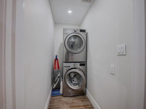 Laundry room - 200-1572 Av. Summerhill, Montréal (Ville-Marie), QC - Indoor Photo Showing Laundry Room