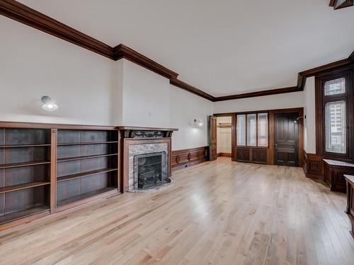 Master bedroom - 200-1572 Av. Summerhill, Montréal (Ville-Marie), QC - Indoor Photo Showing Other Room With Fireplace